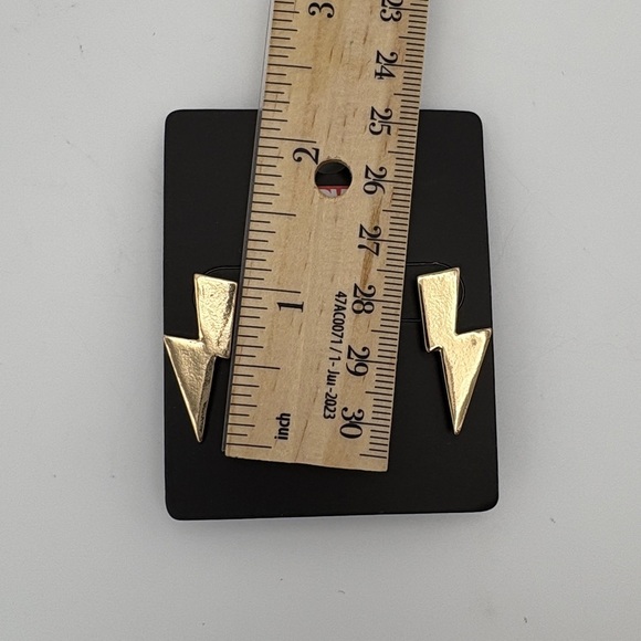 Marvel X-Men Storm Gold Tone Lightning Bolt Post Earrings NWT - Picture 4 of 4